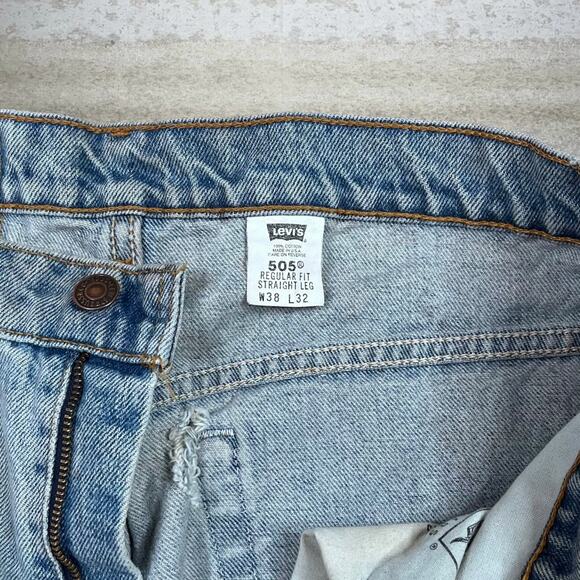 Vintage Levis Jeans 505 Regular Straight Fit Light Wash Denim Made in USA 90s - Picture 4 of 5